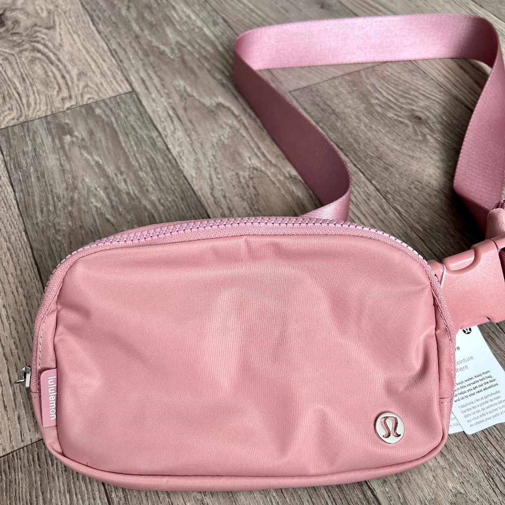 NWT Lululemon Everywhere Belt Bag